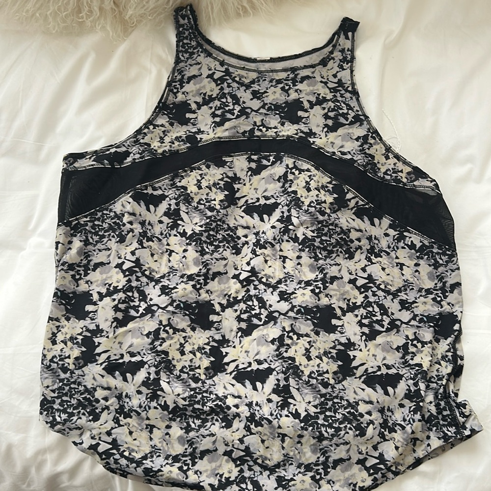 Lululemon Black and White top